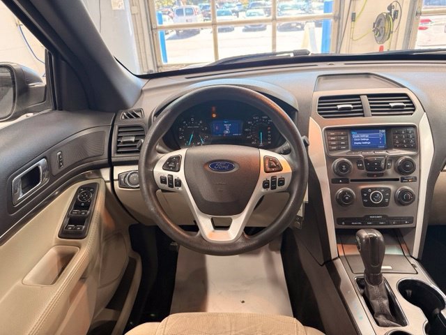 Used 2015 Red Ford Base image 18