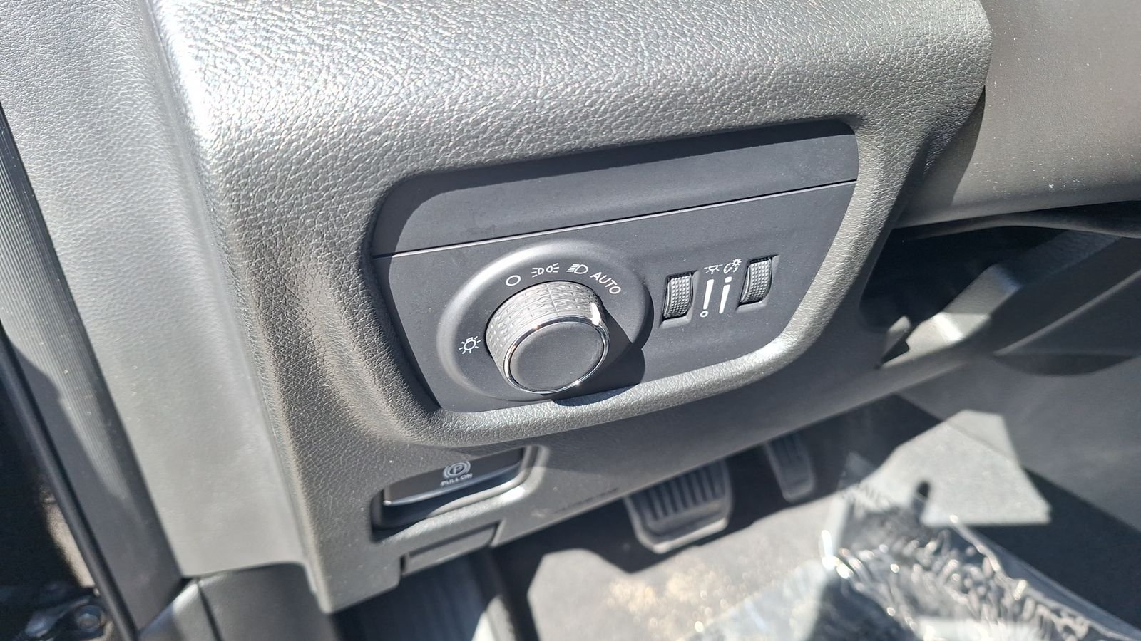 Used 2025 Black Jeep Laredo image 18