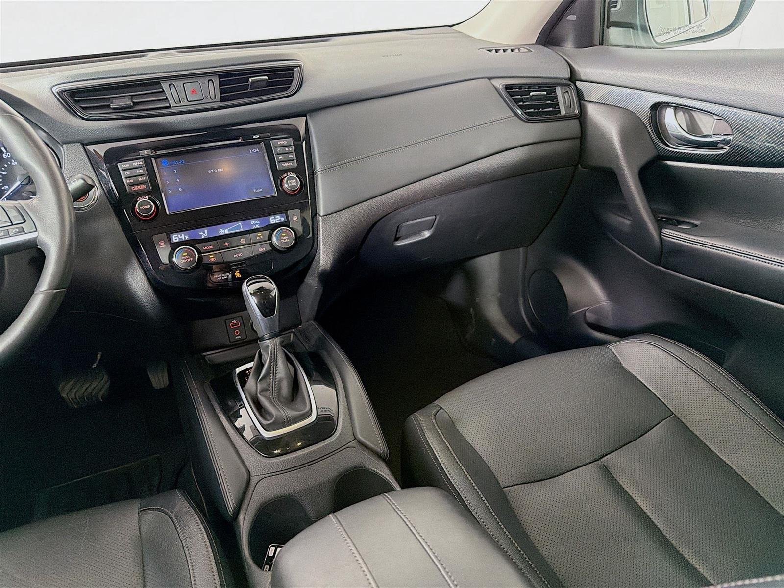 Used 2017 Brilliant Silver Nissan SL image 27