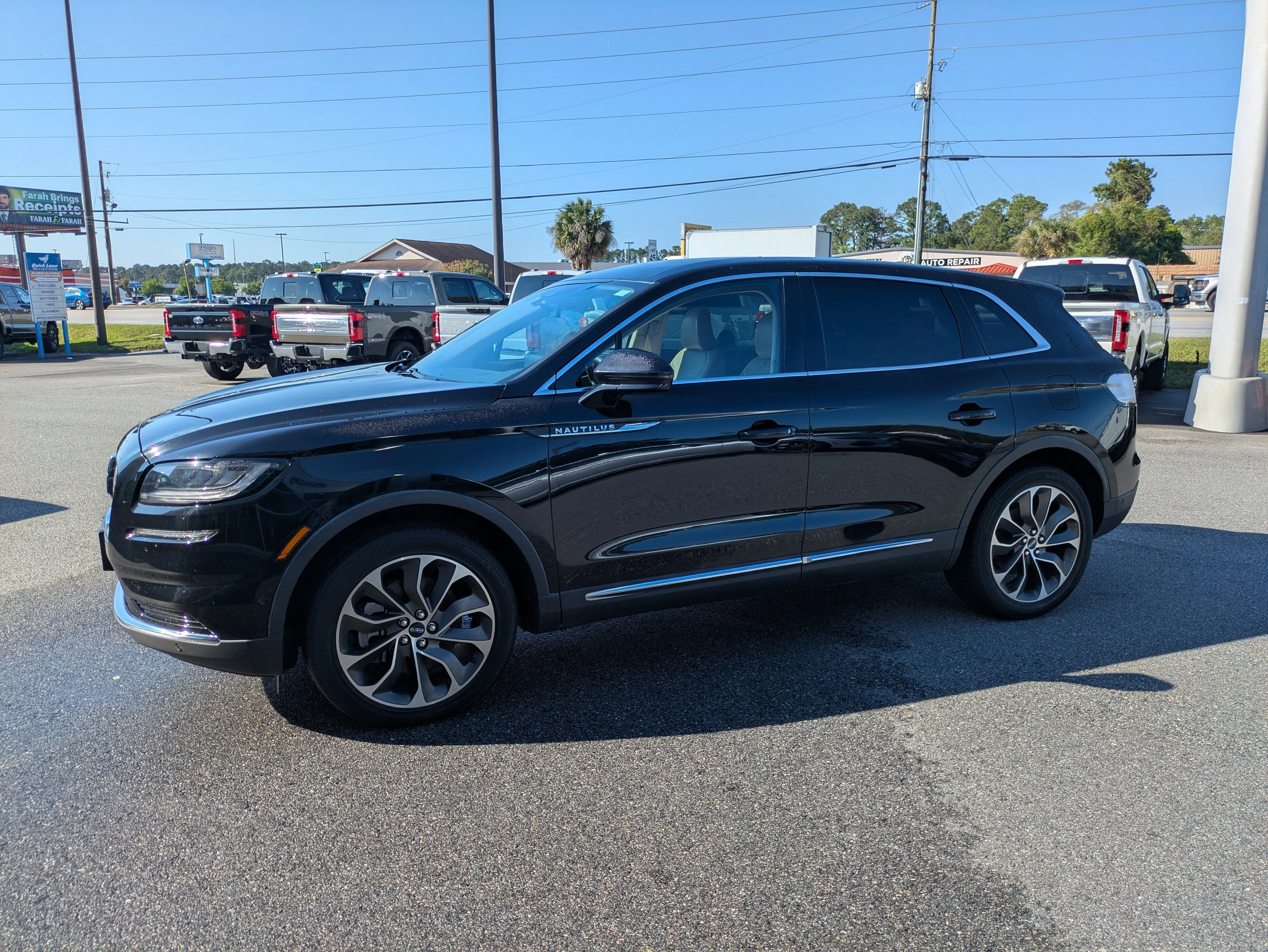 Used 2023 Infinite Black Clearcoat Metallic Lincoln Reserve w/Panoramic Moonroof, Htd & Cld Premium Leather, 13.5 Screen, & 360 Camera image 8