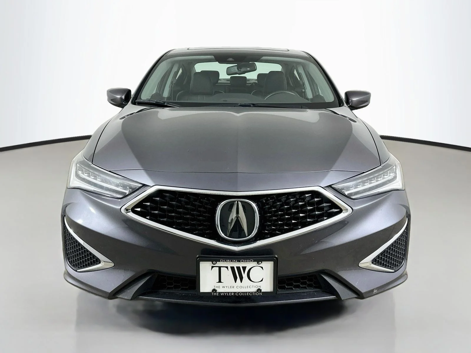 Used 2019  Acura  image 2