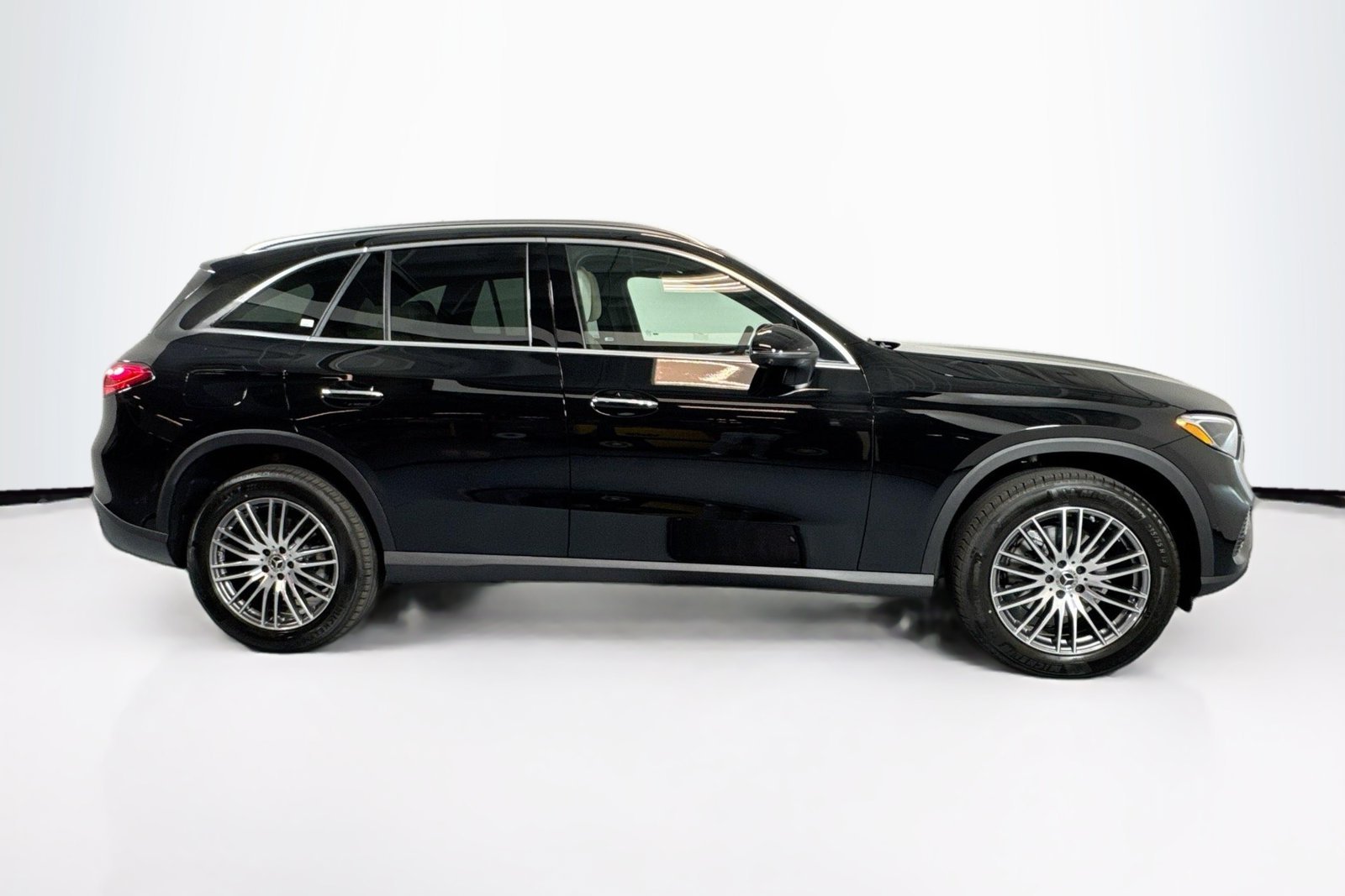 New 2026 Black Mercedes-Benz GLC 300 image 4