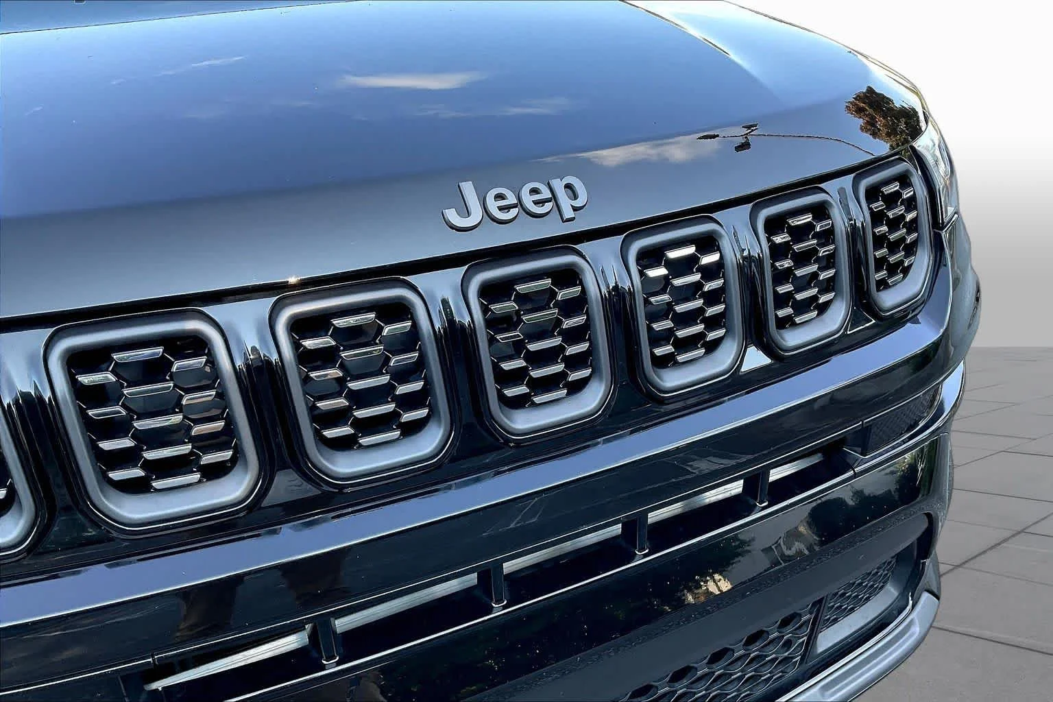 Used 2024 Diamond Black Crystal Pearlcoat Jeep Limited image 59