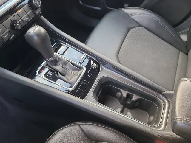 Used 2024 Silver Jeep Latitude image 31