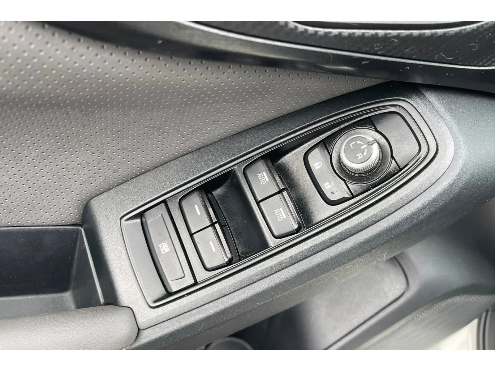 Used 2021 CRYSTAL WHITE PEA Subaru Sport image 12