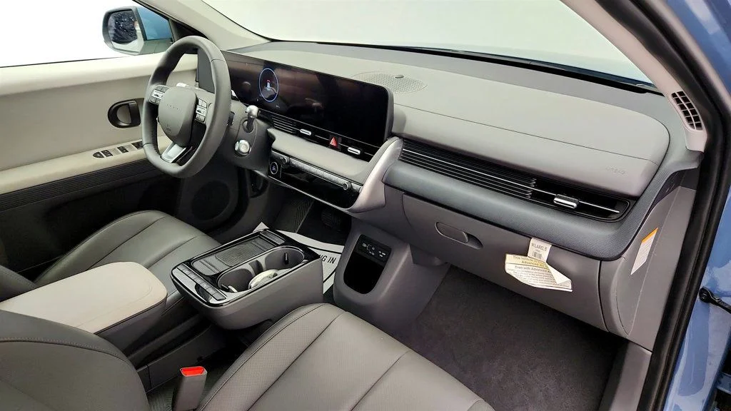 Used 2025 Lucid Blue Hyundai SE RWD image 24