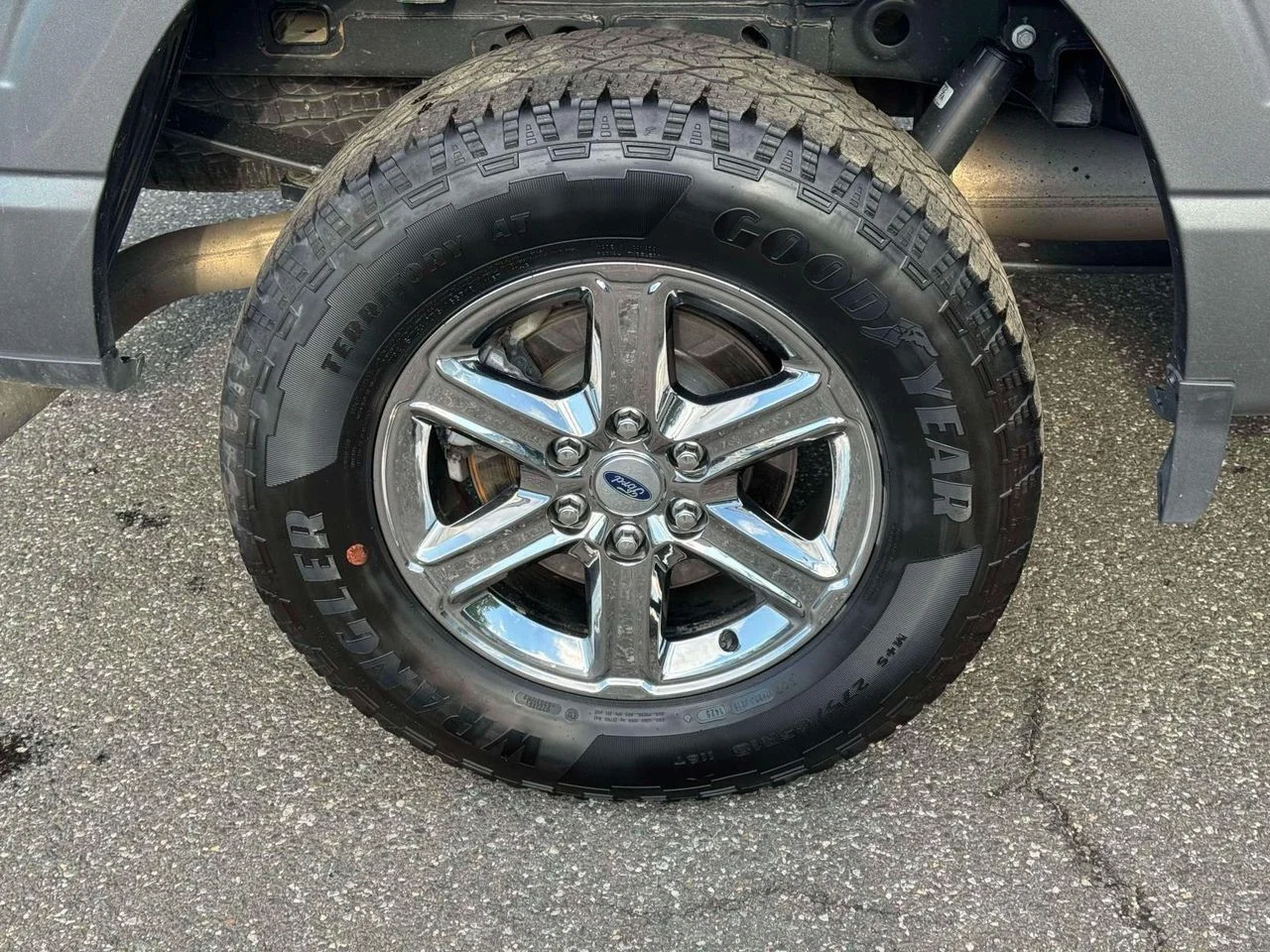 Used 2025 CARBONIZED GRAY METALLIC Ford XLT image 10
