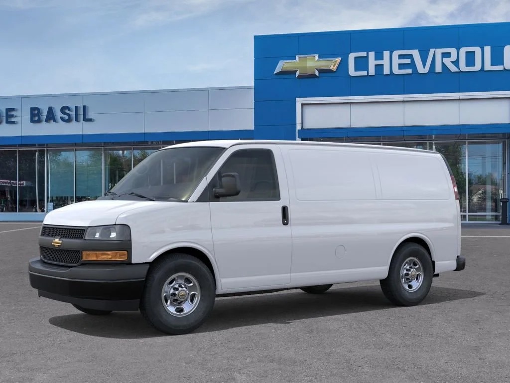 New 2026 Summit White Chevrolet 1WT image 2