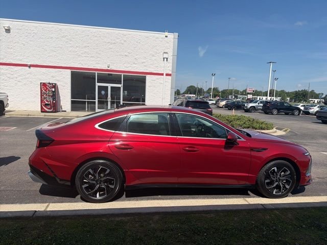 Used 2025 Red Hyundai SEL image 10