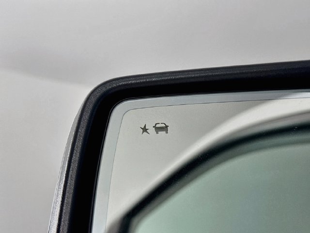 Used 2022 WHITE FROST TRICOAT GMC Denali image 37