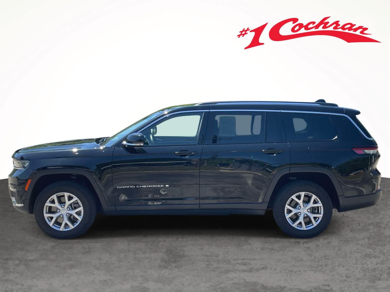 Used 2022 Diamond Black Crystal Pearlcoat Jeep Limited image 10