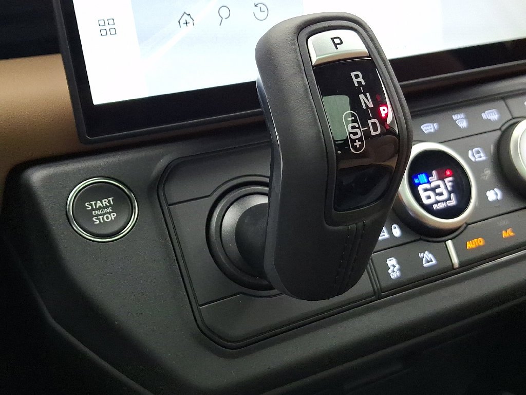 New 2026 Fuji White Land Rover X-Dynamic SE image 11