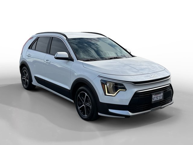 Used 2025 Snow White Pearl Kia EX image 7