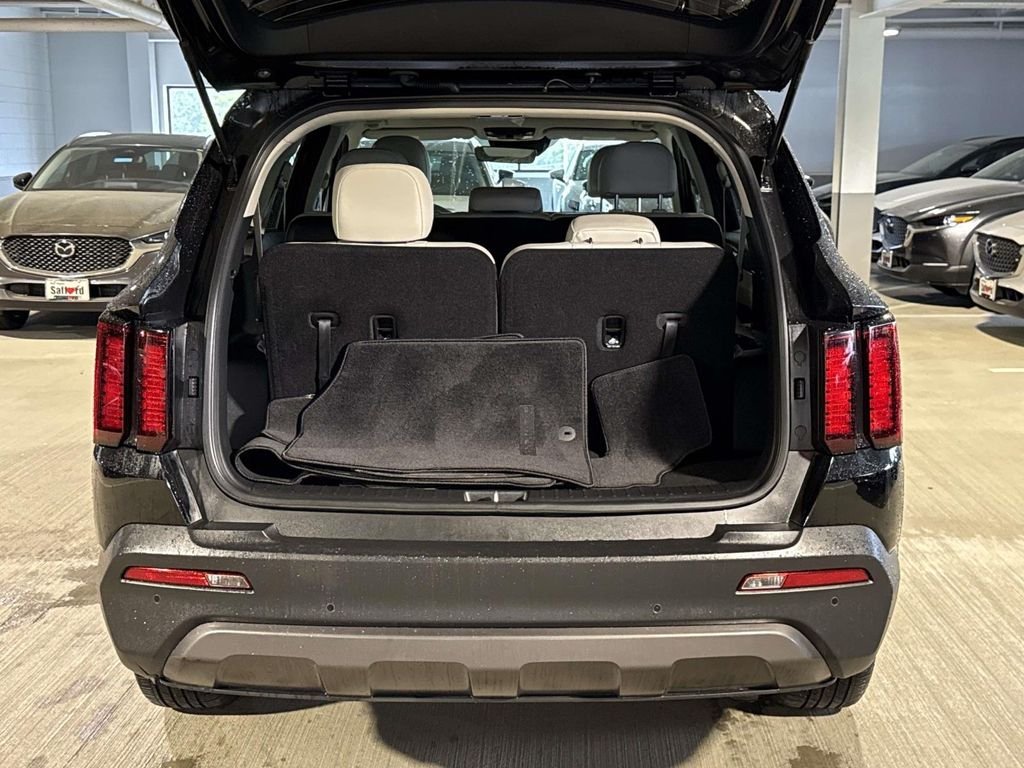 Used 2022 Black Kia S image 30