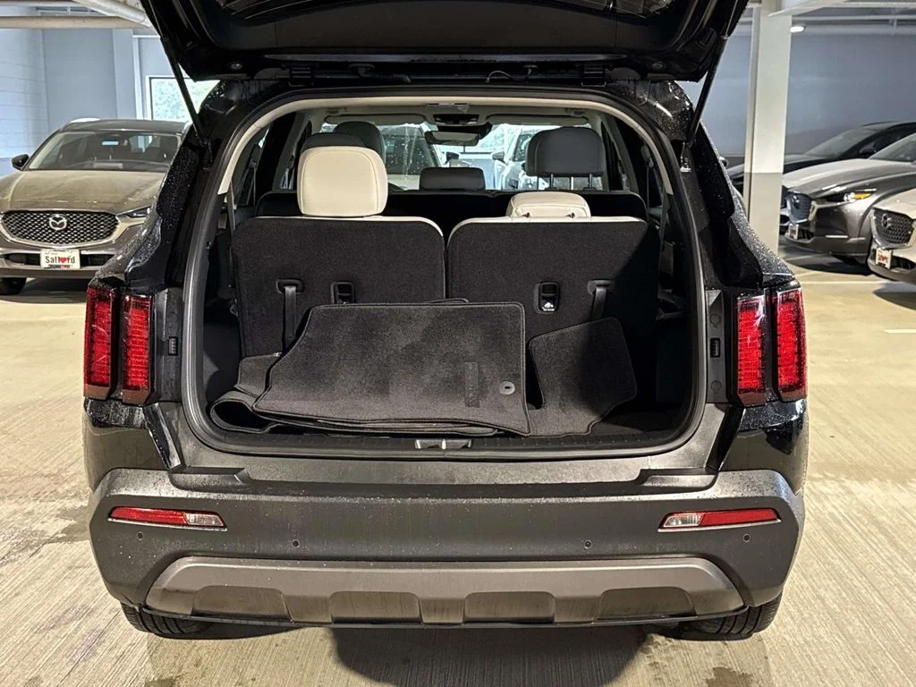 Used 2022 Black Kia S image 30