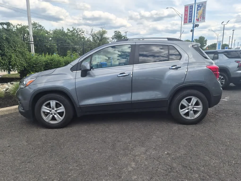Used 2019 SATIN STEEL METALLIC Chevrolet LT image 4
