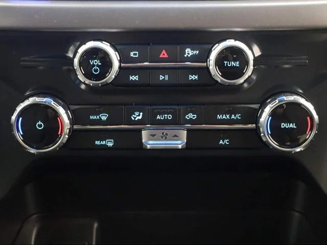 Used 2026 Agate Black Metallic Ford XLT image 29