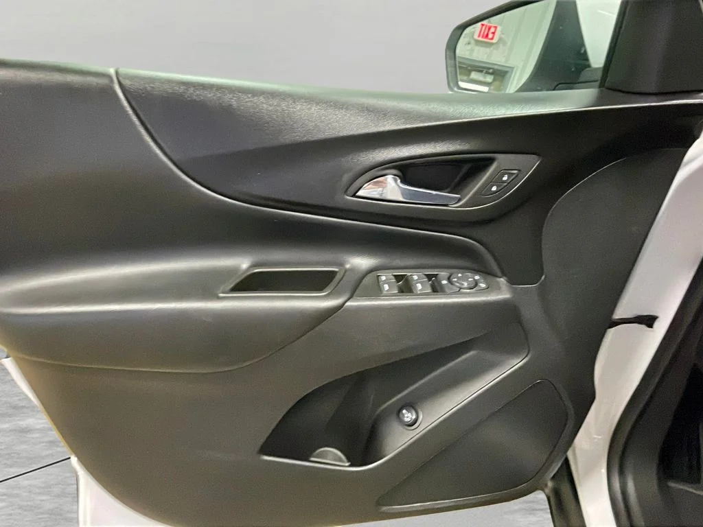 Used 2022 Summit White Chevrolet LT image 13