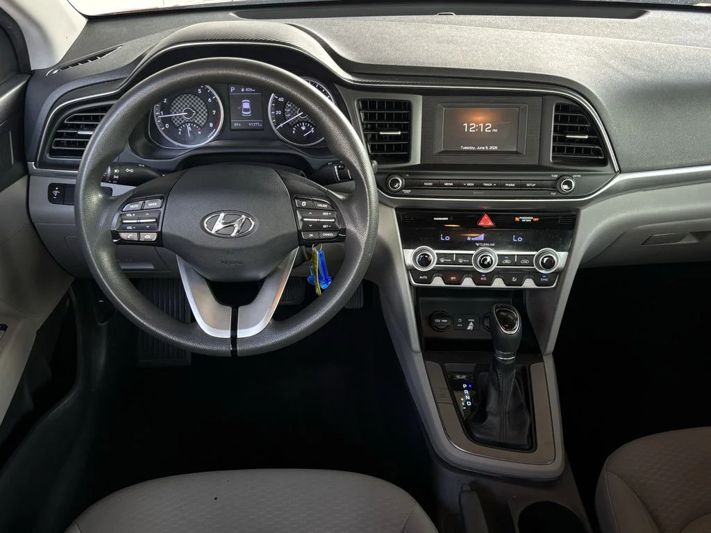 Used 2020 Red Hyundai SE image 21