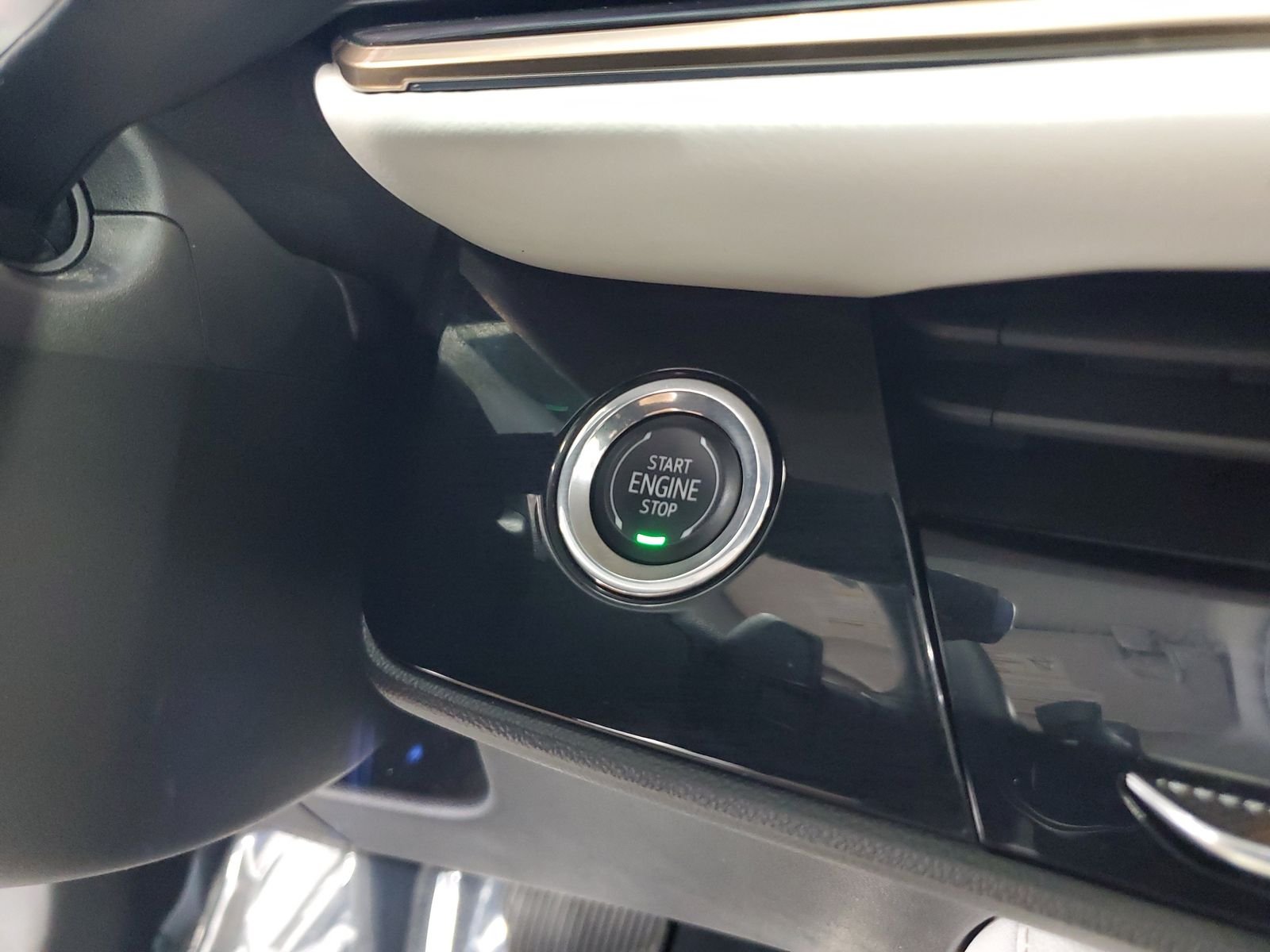 Used 2024 White Buick Avenir image 27