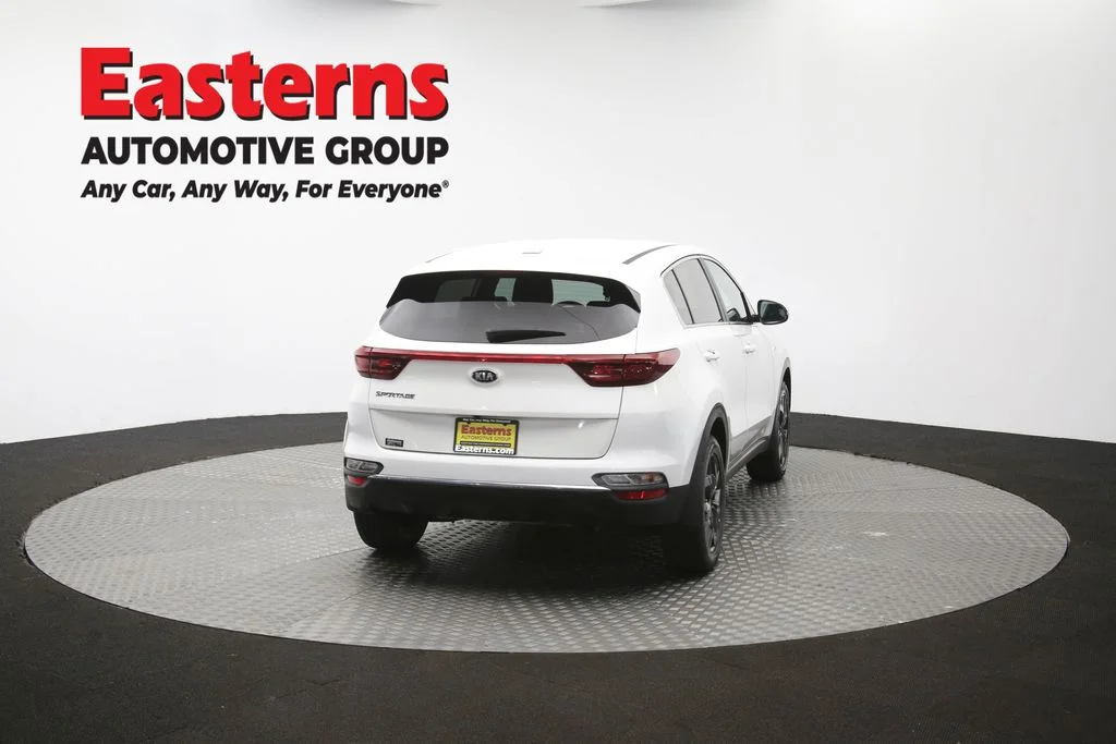 Used 2022 White Kia LX image 37