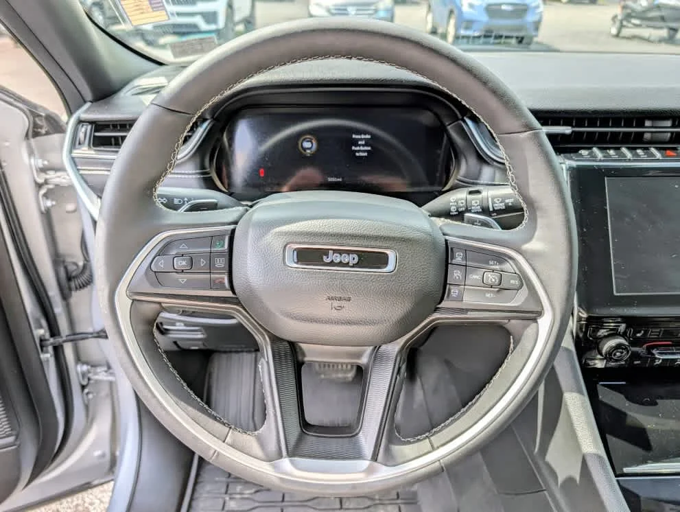 Used 2025 Silver Zynith Jeep Altitude X image 10
