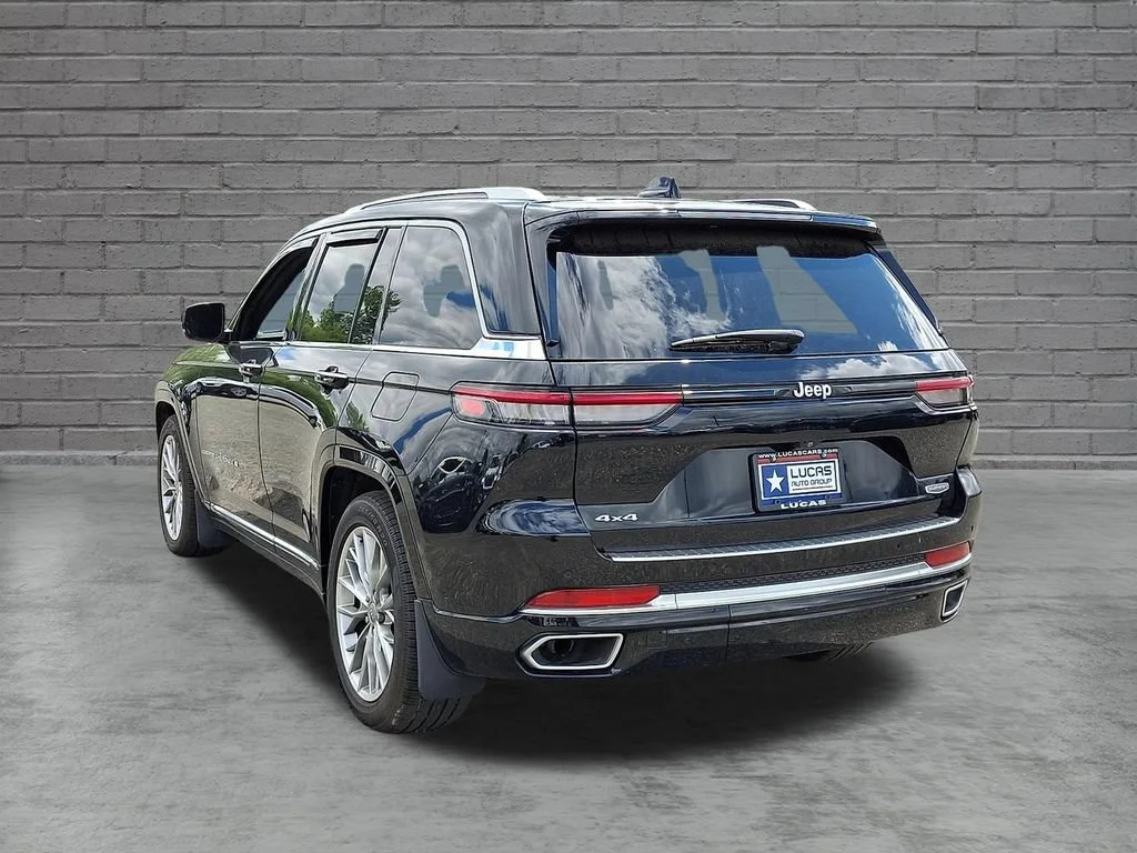 Used 2023 Diamond Black Crystal Pearlcoat Jeep Summit Reserve image 9