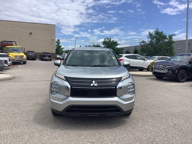 Used 2022 Silver Mitsubishi ES image 34