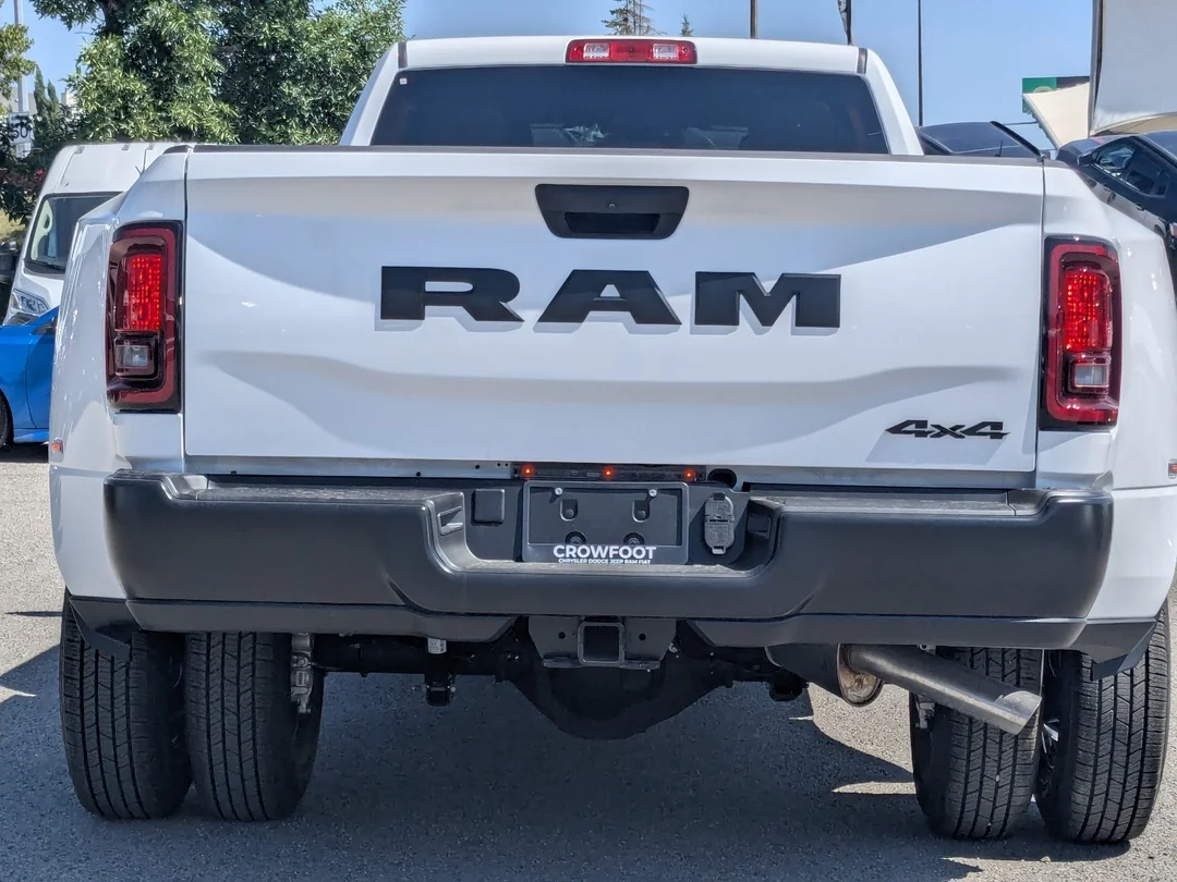 New 2026 White RAM Tradesman - - 4x4 - 6.4L HEMI V8 - Uconnect 5 w/ 8.4 Screen - Apple CarPlay & More! image 7