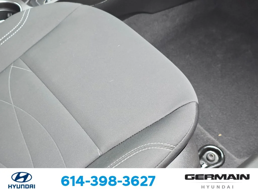 Used 2019 Gray Ford SE image 27