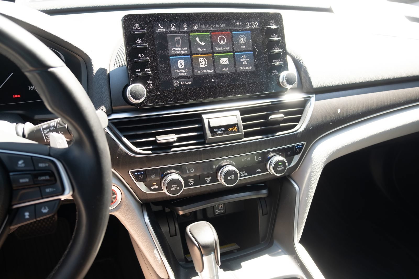 Used 2018  Honda Touring 1.5T image 3