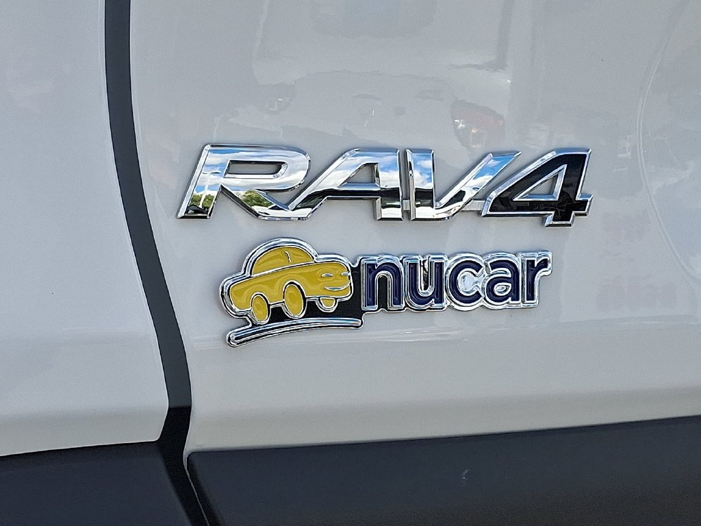 Used 2025 White Toyota XLE image 30