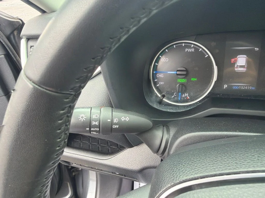 Used 2021 Gray Toyota XLE image 34