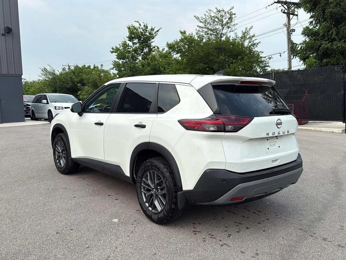 Used 2022 WHITE NISSAN SUV image 5