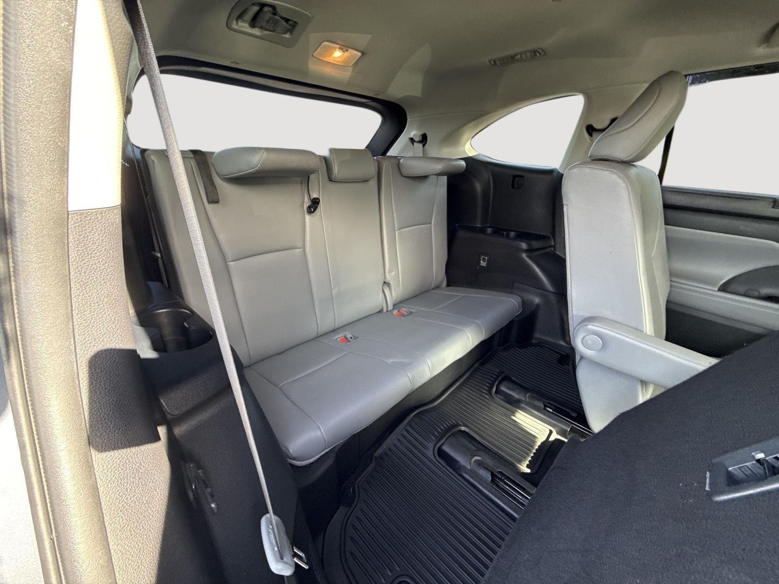 Used 2022 Moon Dust Toyota XLE image 29
