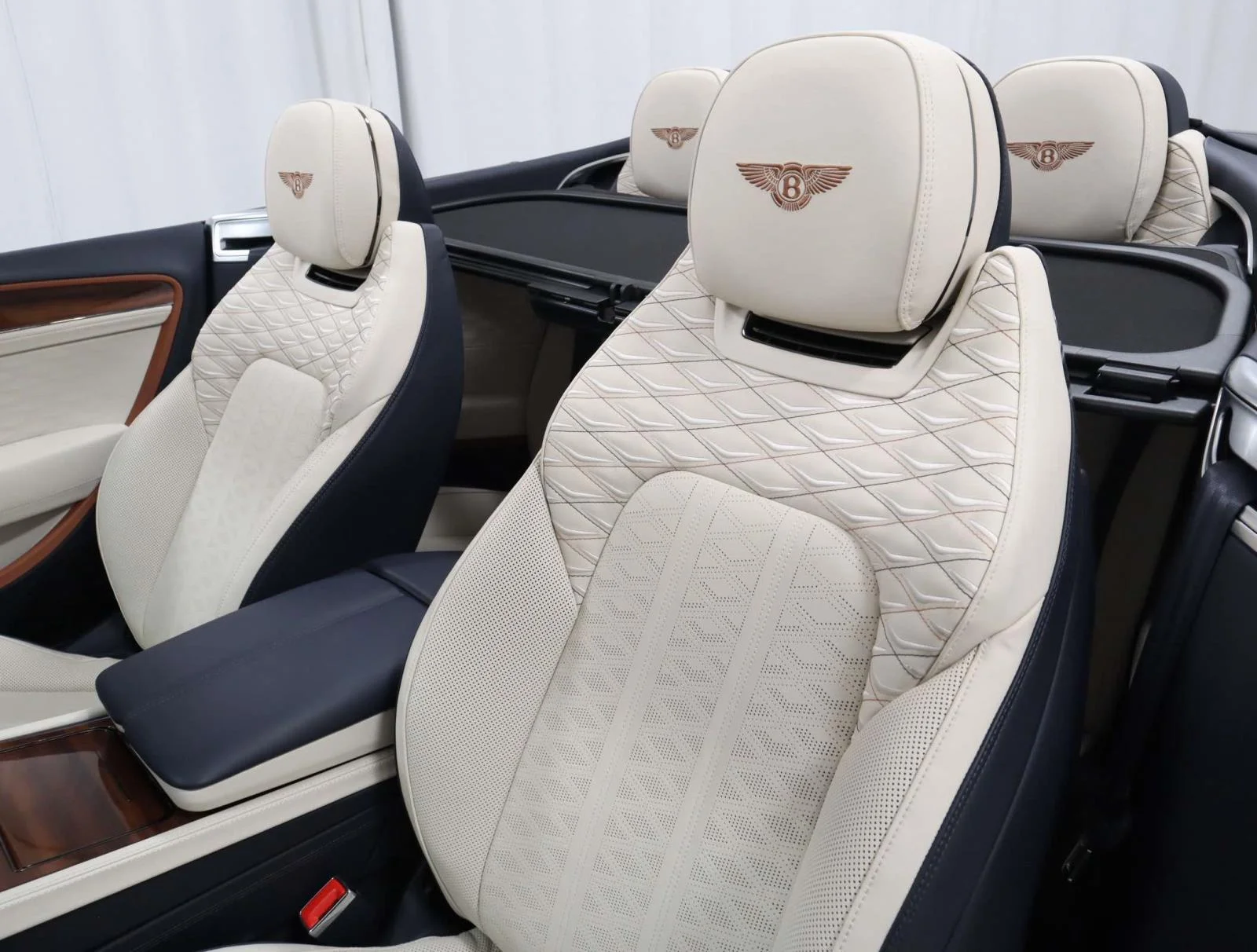 Used 2025 Glacier White Bentley GT Speed Convertible image 18