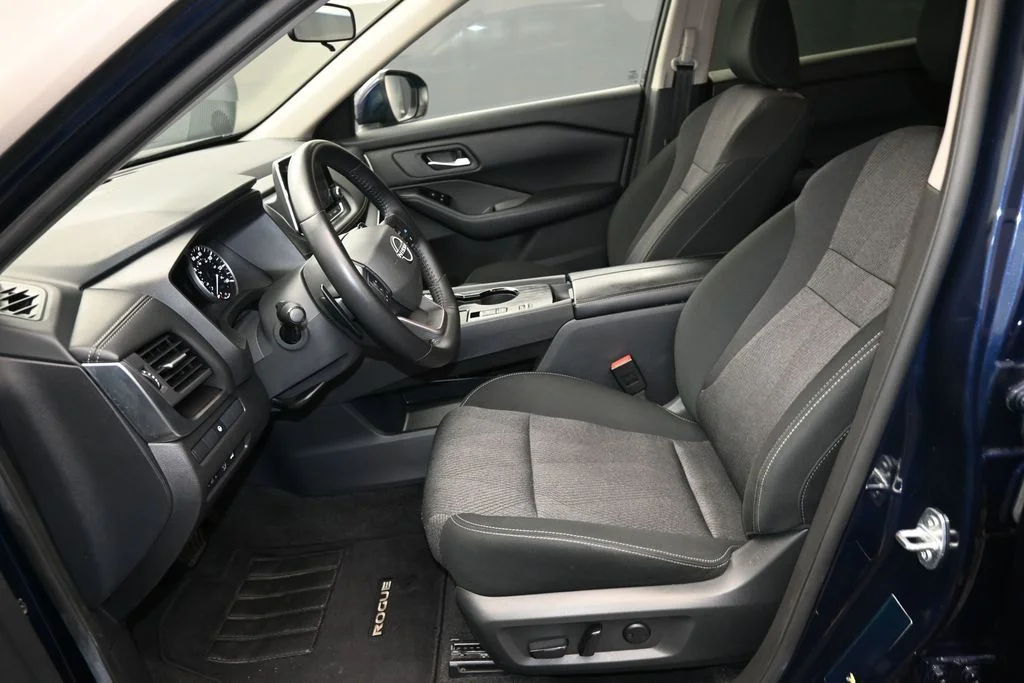 Used 2025 Blue Nissan SV image 32