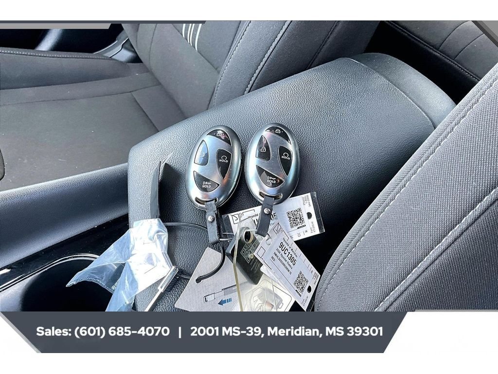 Used 2024 Ultimate Red Hyundai SEL image 9
