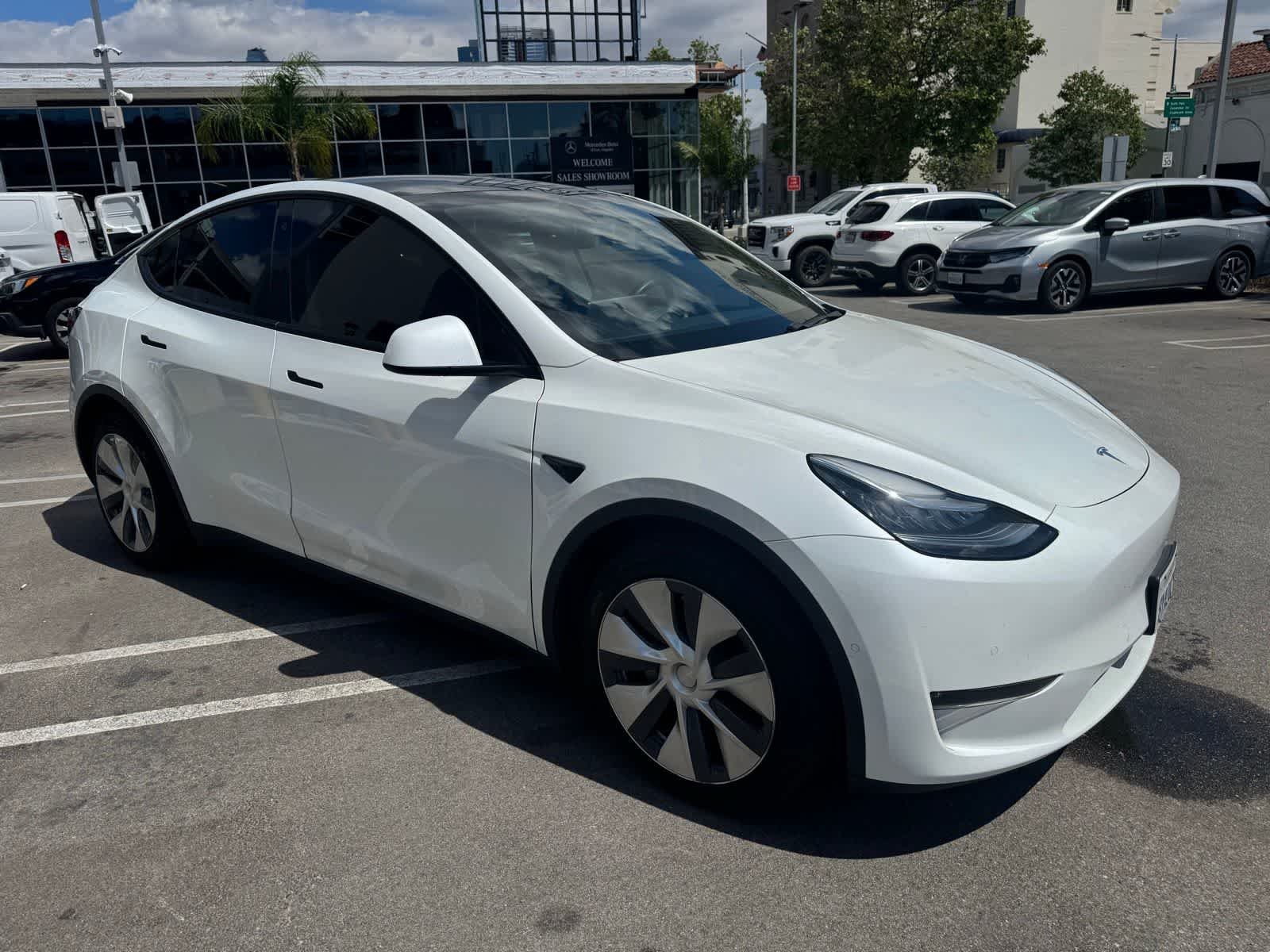 Used 2020 Tesla Model Y Long Range with VIN 5YJYGDEEXLF054678 for sale in Los Angeles, CA
