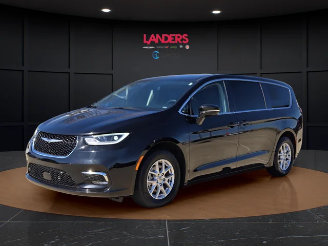 2024 Chrysler Pacifica Touring L's photo