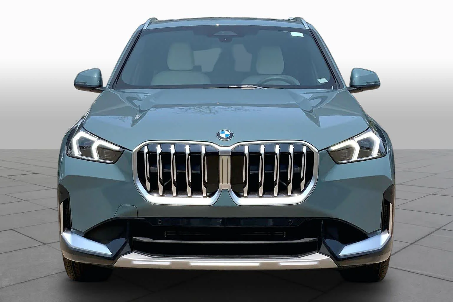 New 2026 Cape York Green Metallic BMW xDrive28i image 3