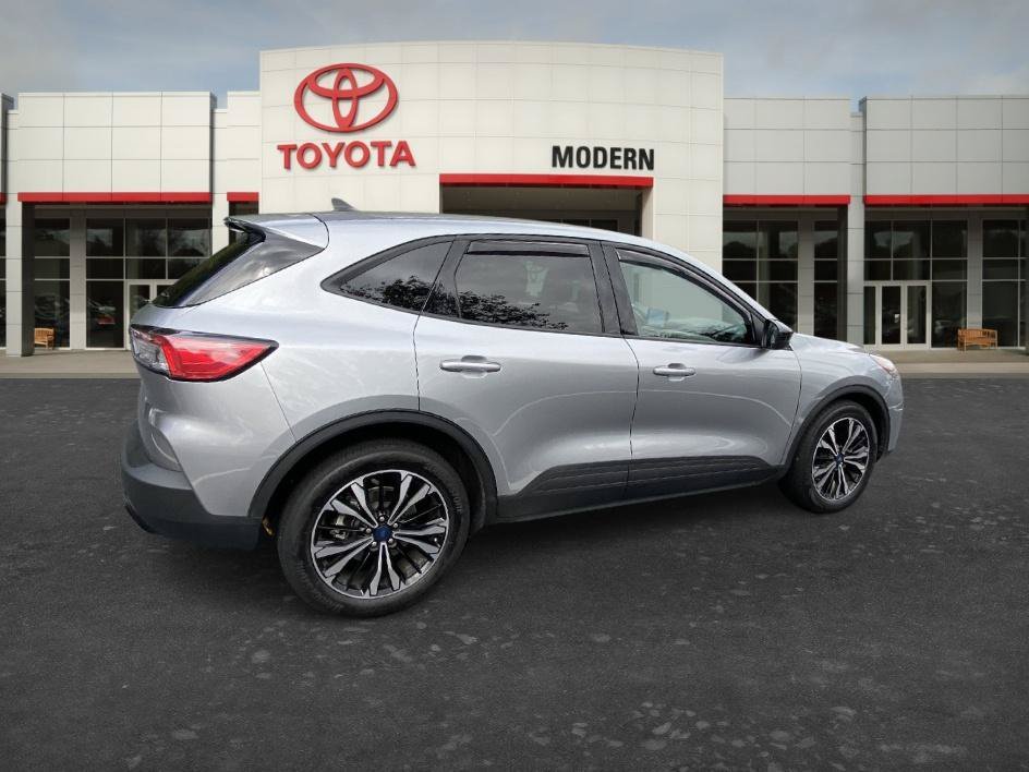 Used 2022 Silver Metallic Ford SE image 19