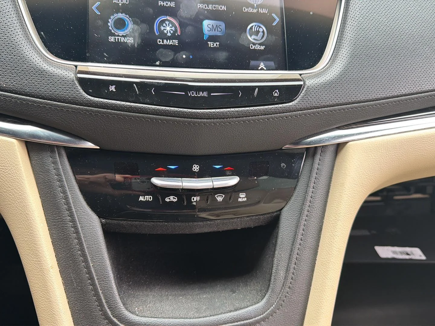 Used 2018 Dark Granite Metallic Cadillac FWD image 8