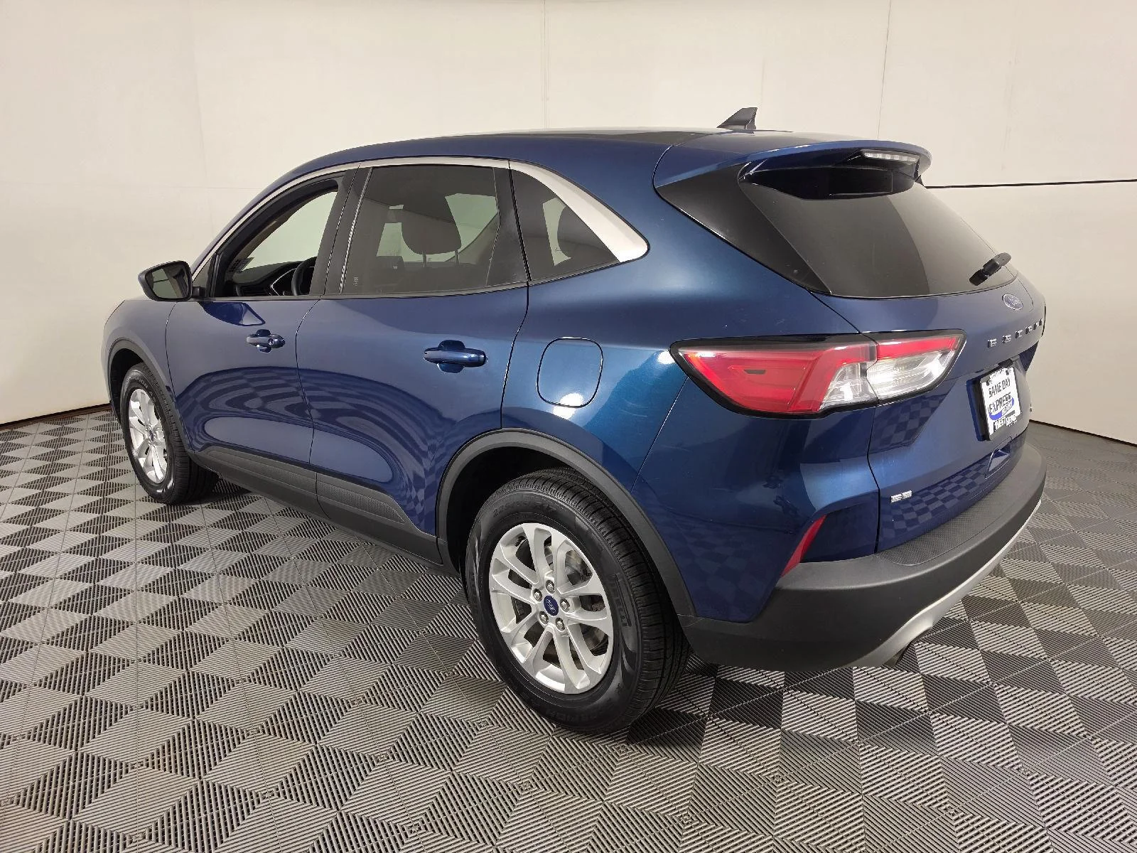 Used 2020 Dark Ford SE image 8
