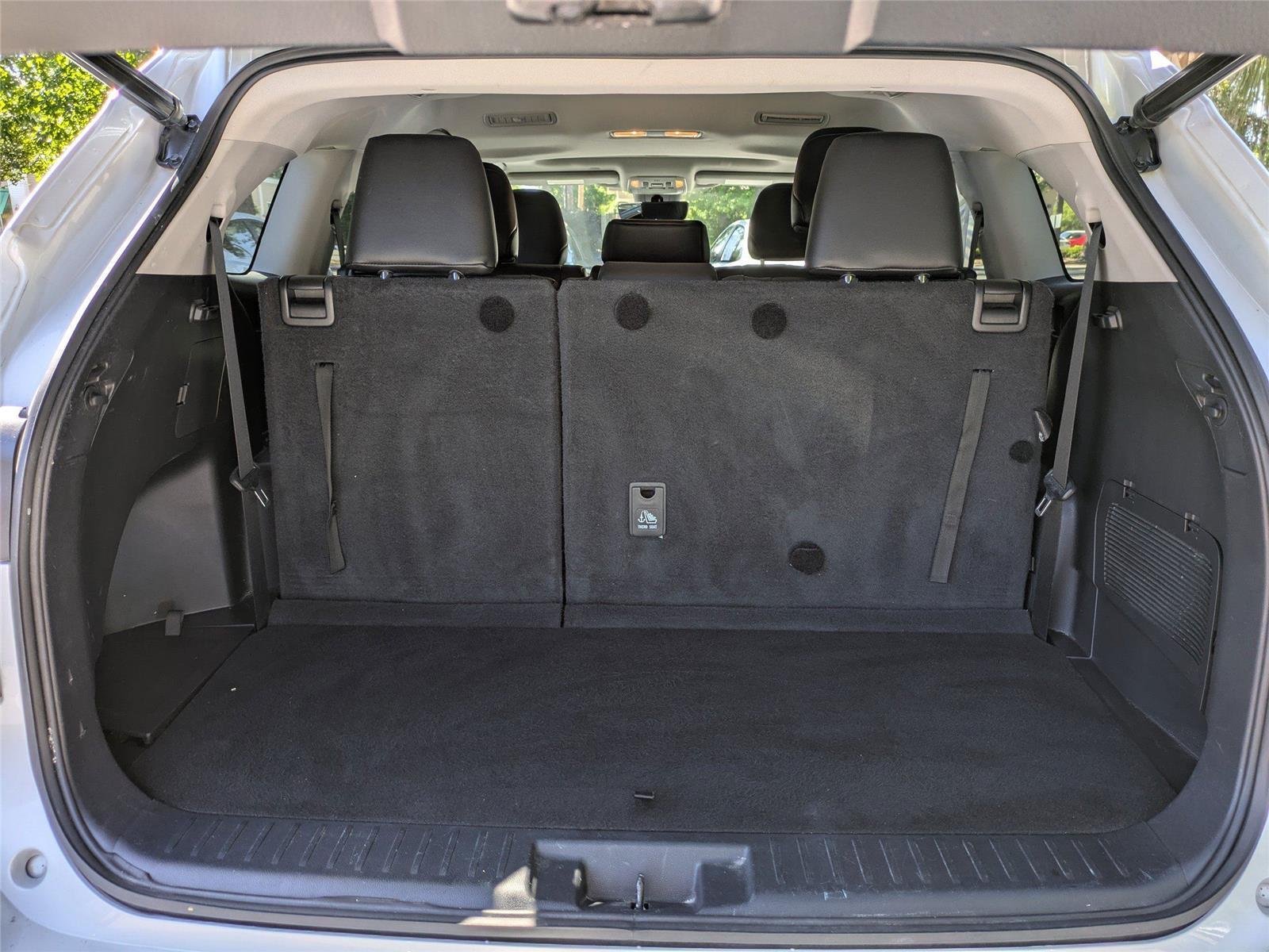 Used 2022 Wind Chill Pearl Toyota XLE image 15