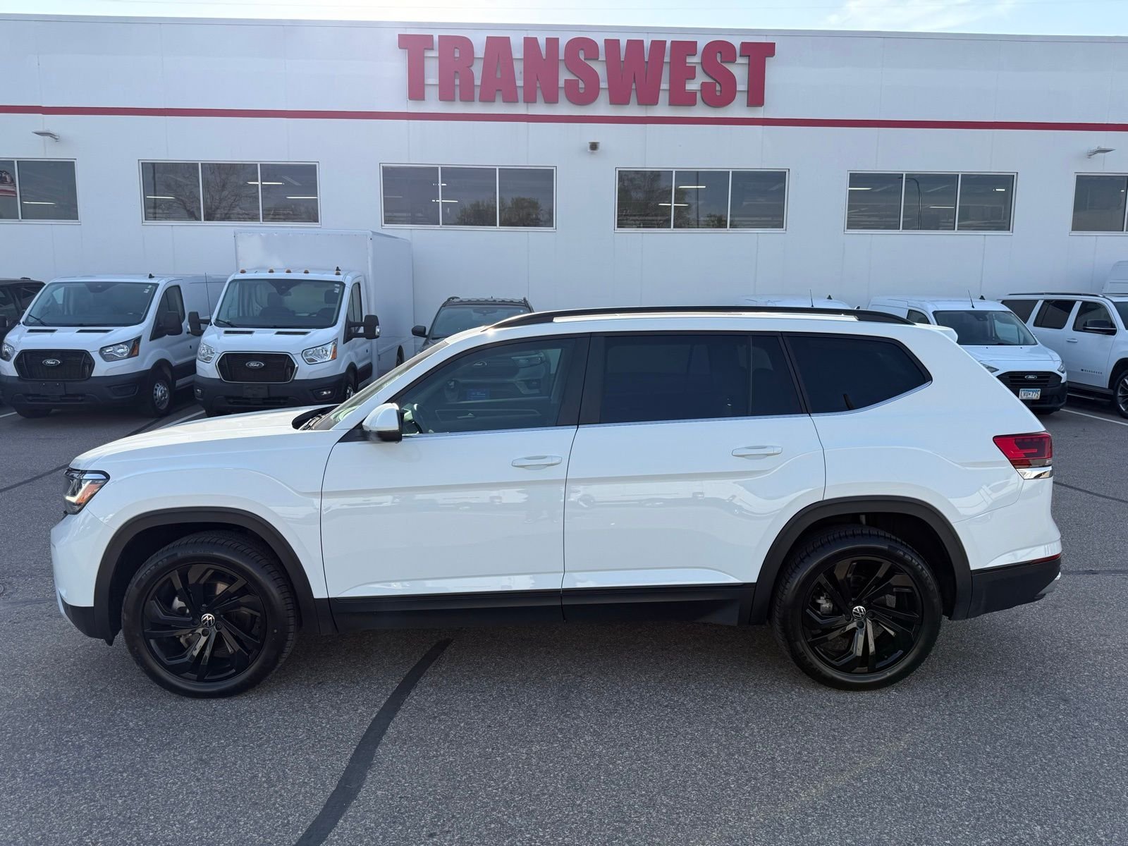 Used 2022 Volkswagen Atlas SE w/Tech with VIN 1V2KR2CA2NC550058 for sale in Minneapolis, Minnesota