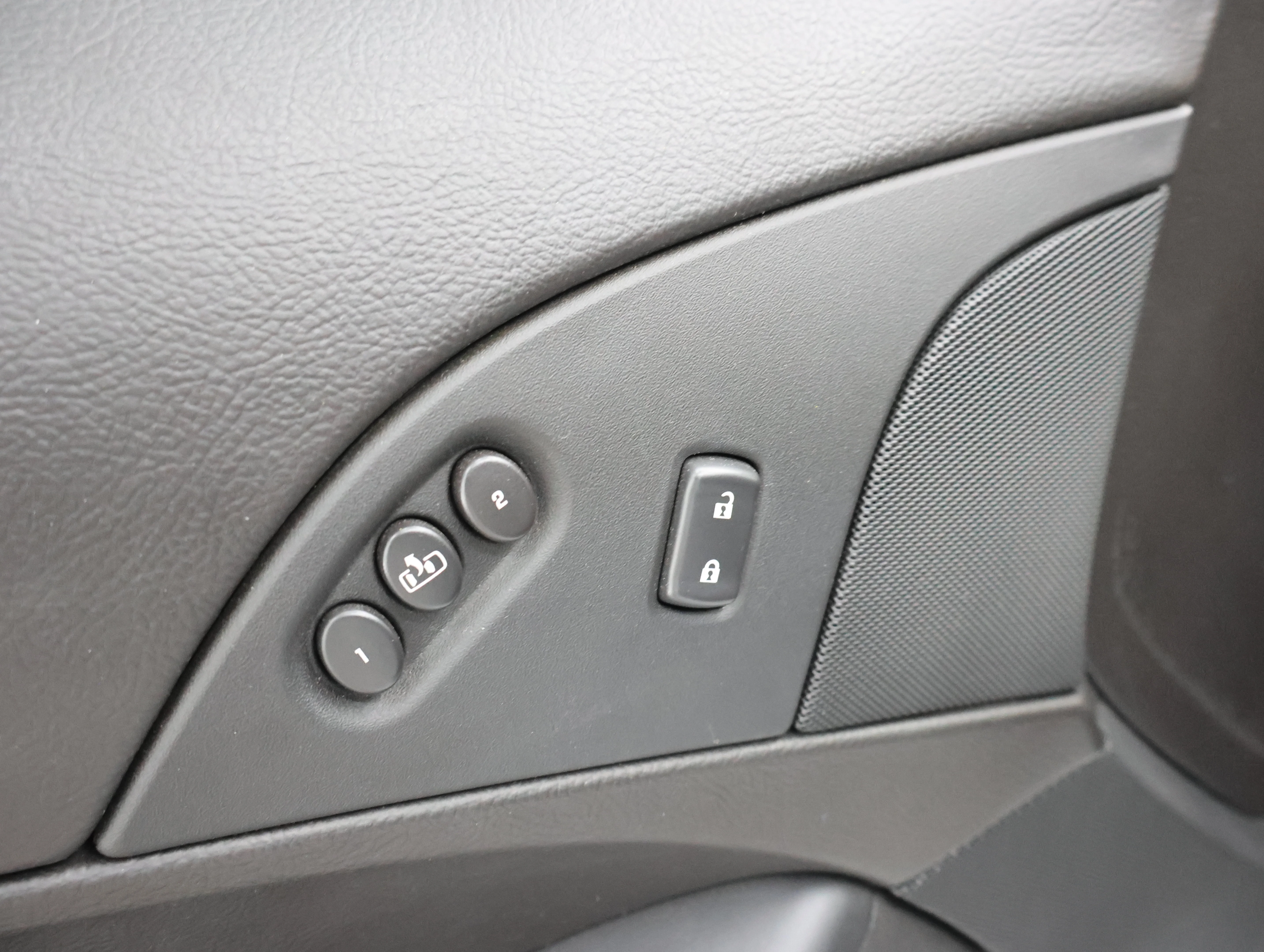 Used 2007 Arctic White Chevrolet Base image 32