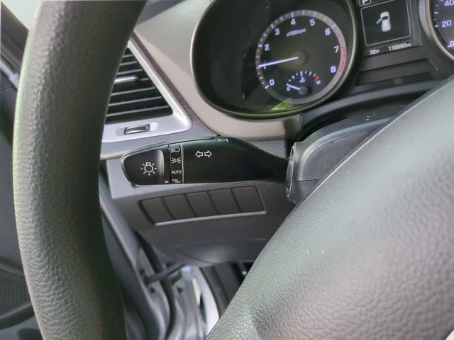 Used 2018 Silver Hyundai SE image 30