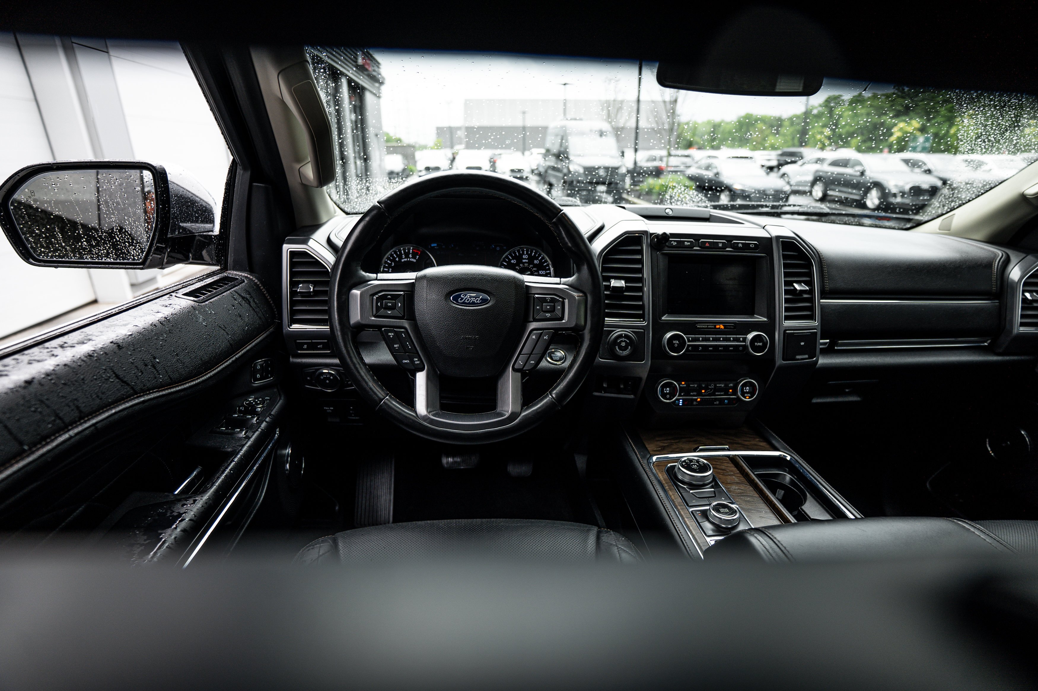 Used 2019 White Platinum Metallic Tri-Coat Ford Platinum image 9
