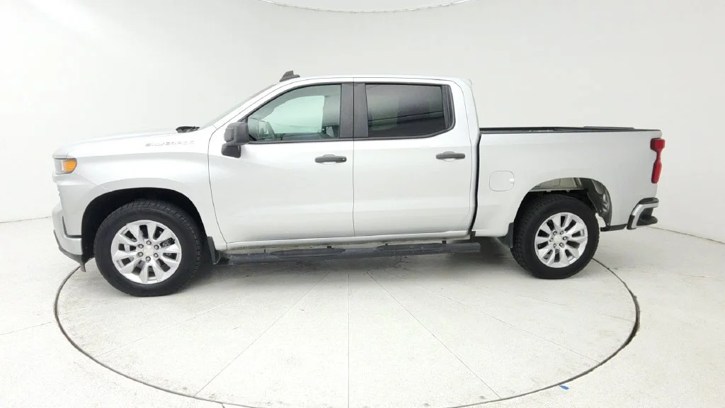 Used 2020 SILVER ICE METALLIC Chevrolet Custom image 4